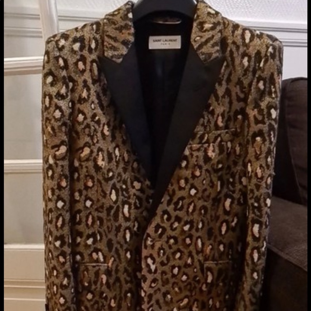 Brand new Saint Lauren blazer. It’s beautul